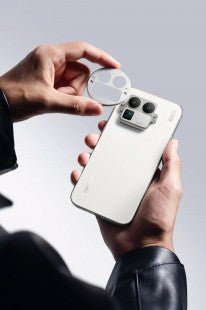 Realme GT8 Pro, değiştirilebilir kamera adalarıyla tanıtıldı, Ricoh ayarlı 50MP ana kamera ve SD Elite Gen 5 ile donatıldı. 
(Note: The translation may vary depending on the context and target audience.) - Tekno Muaz