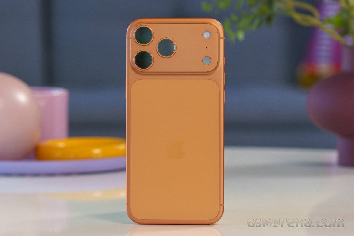 Apple, Hindistan rekabet kurumu tarafından rekabeti engellemeye yönelik girişimleri nedeniyle uyarıldı.
