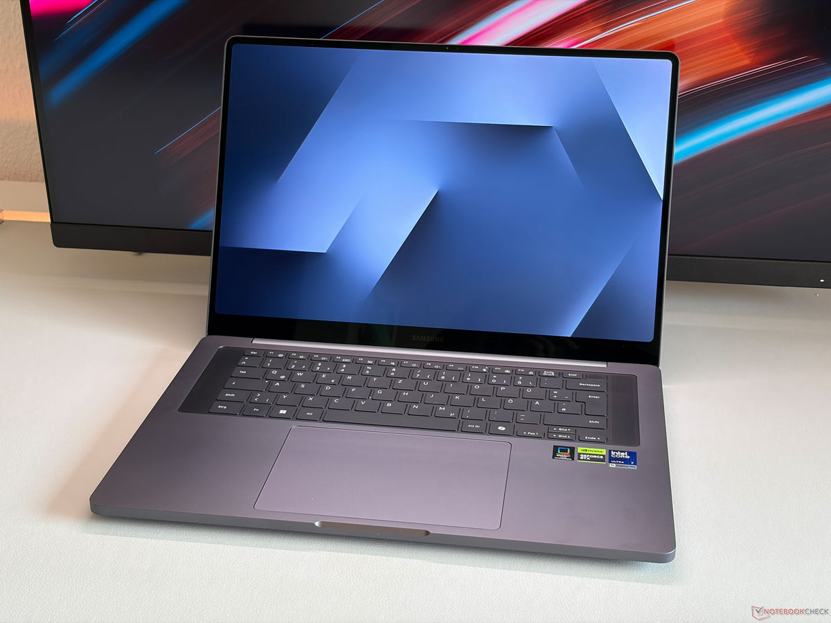 Samsung Galaxy Book6 Ultra: Yeni OLED Panel ile Parlıyor