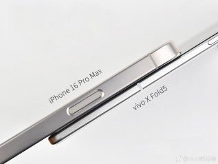 Görüntüler, vivo X Fold5'in kalınlığını iPhone 16 Pro Max ile karşılaştırıyor - Tekno Muaz