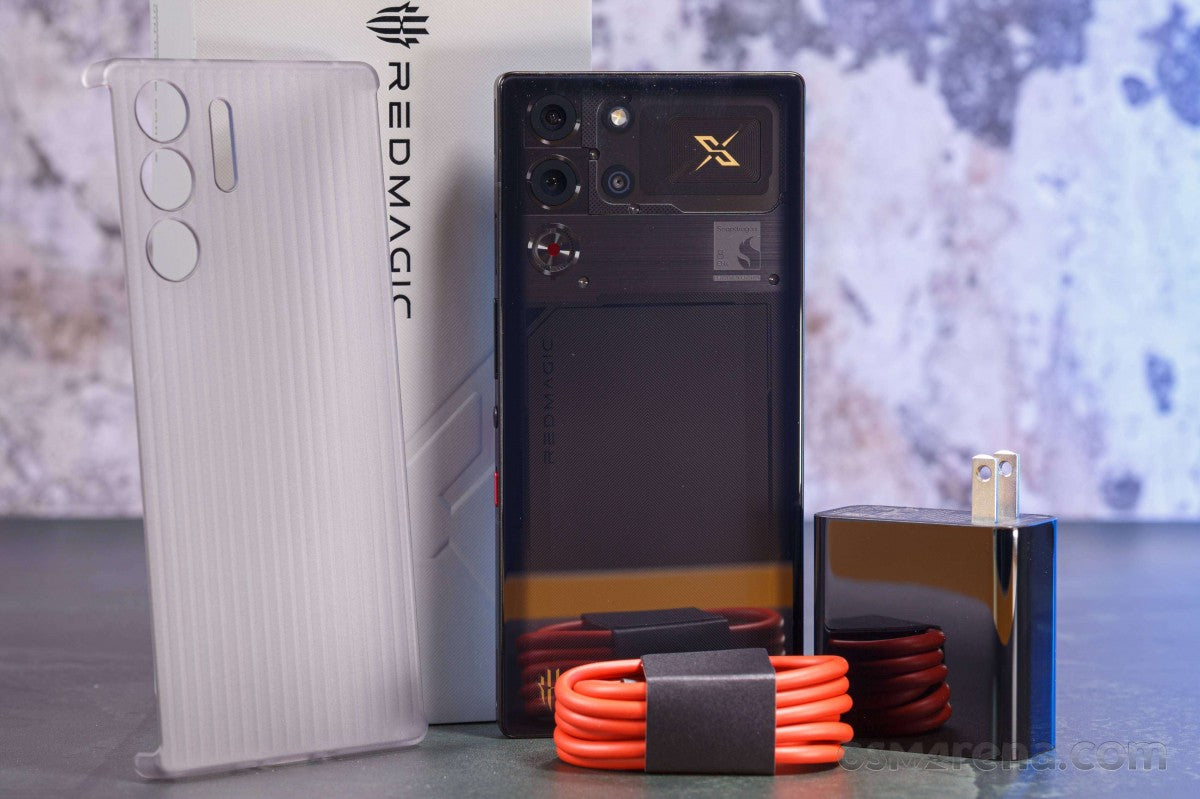 RedMagic 10S Pro kutu açılışı ve kullanıcı deneyimi videosu