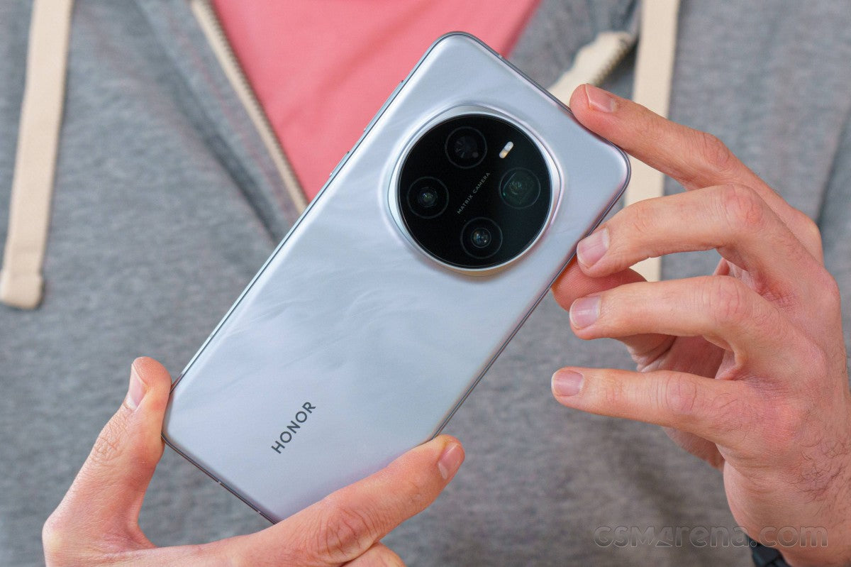Honor Magic8 serisine bir Mini model eklenecek