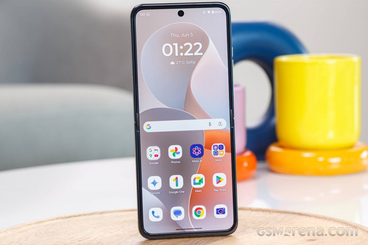 Motorola Razr 70, piyasaya çıkışından önce sertifikalandırılan Razr 70 Ultra'ya katılıyor.