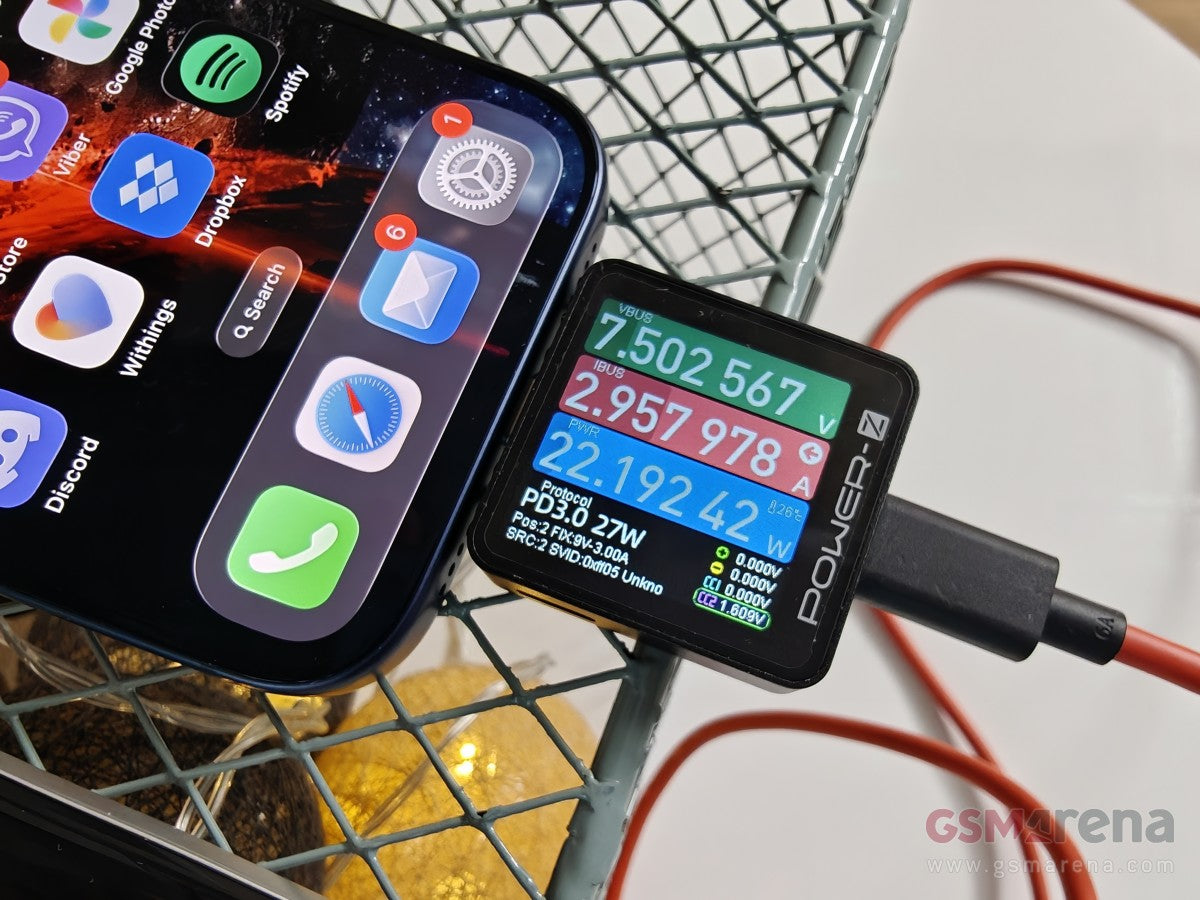 Test: iPhone'unuzu şarj etmek için Realme P4 Power'ı bir power bank olarak kullanma