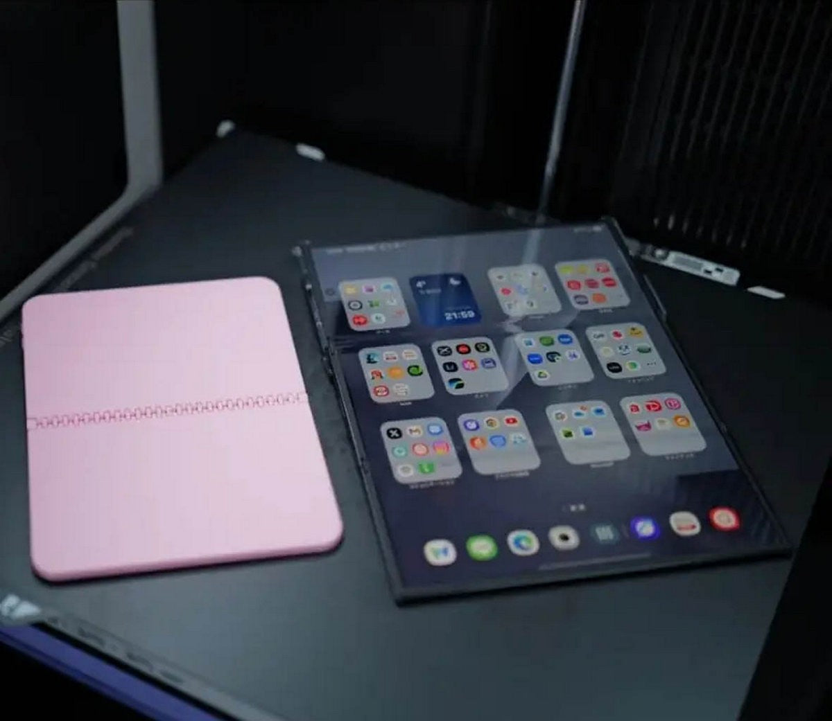 iPhone Fold'un Galaxy Z Fold7, Galaxy Z TriFold ve Huawei Pura X ile yan yana olan kopyası burada