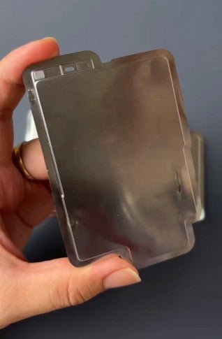 iPhone 17 Air'ın şaşırtıcı derecede ince bataryası kameraya poz veriyor - Tekno Muaz