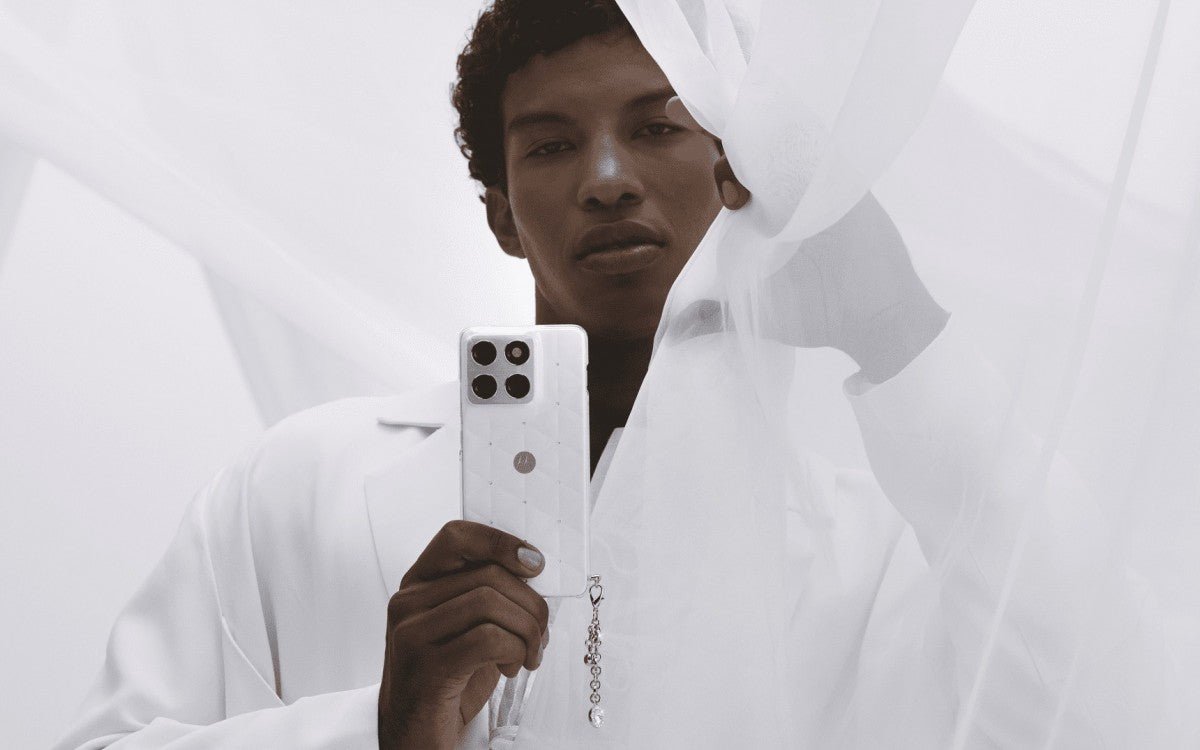 Motorola, Swarovski kristalleri ile özel sürüm Edge 70'i tanıttı. - Tekno Muaz