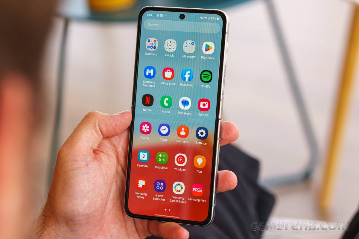 Samsung'un Galaxy Z Flip FE'nin adı sonuçta olmayabilir